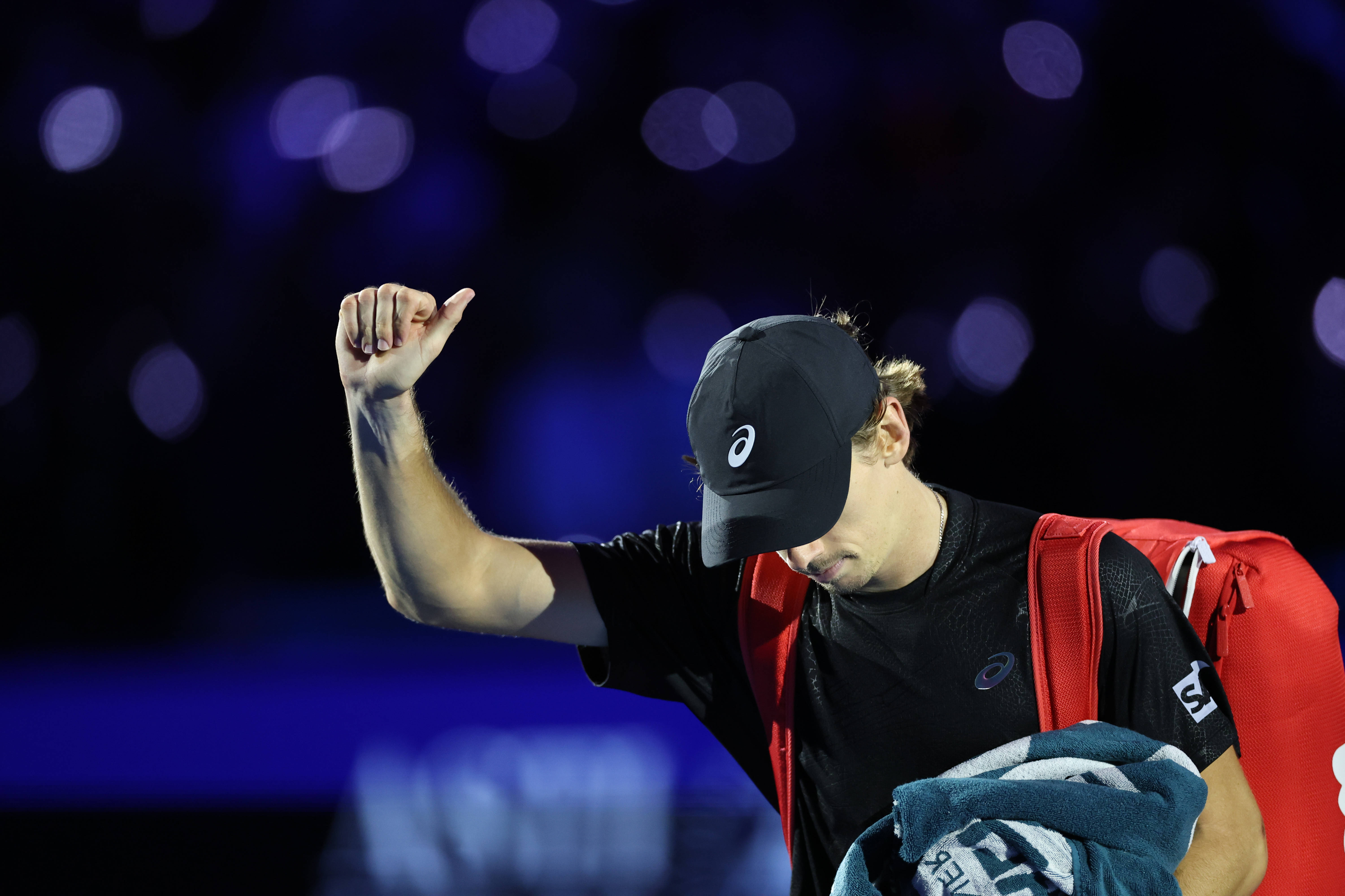 （体育）网球——ATP年终总决赛半决赛：辛纳胜德米纳尔